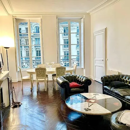 Exclusive Parisian Palace 아파트